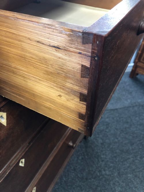 MID GEORGIAN OAK CHEST OF DRAWERS - ADDITIONAL PHOTO 7