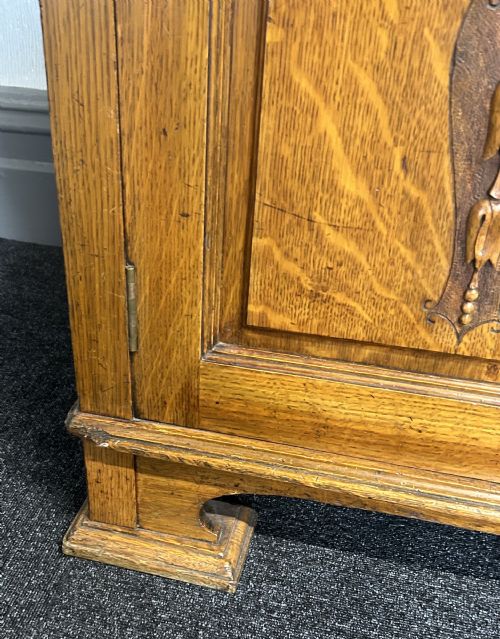 LIGHT OAK MIRROR BACK SIDEBOARD - ADDITIONAL PHOTO 4