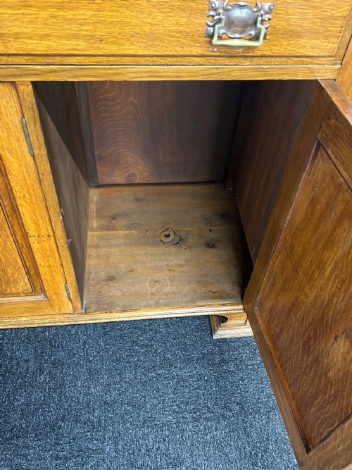 LIGHT OAK MIRROR BACK SIDEBOARD - ADDITIONAL PHOTO 9