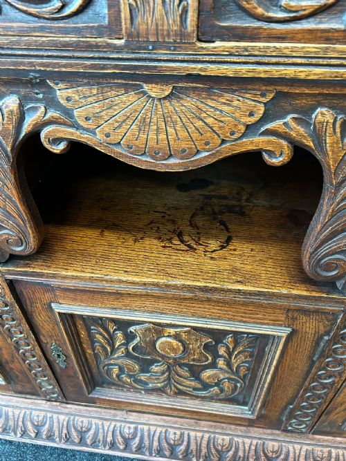 CARVED OAK MIRROR BACK SIDEBOARD - ADDITIONAL PHOTO 3