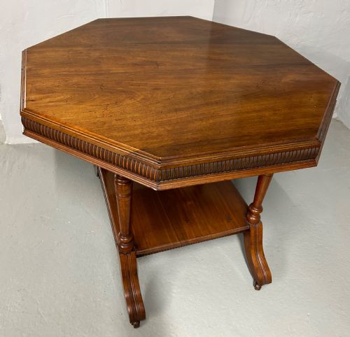 edwardian walnut occasional table - CATEGORY: ANTIQUE TABLES - DATED EDWARDIAN