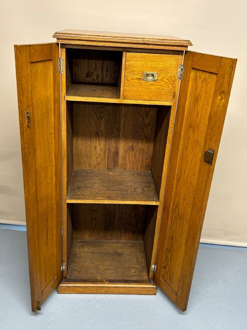 EARLY 20TH CENTURY LIGHT OAK STORAGE CABINET - ADDITIONAL PHOTO 2