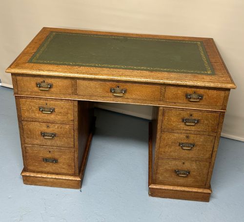 oak pedestal writing desk - CATEGORY: ANTIQUE DESKS - DATED 1900