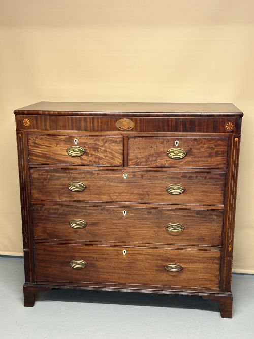 large georgian mahogany chest of drawers - CATEGORY: ANTIQUE CHEST OF DRAWERS - DATED GEORGIAN