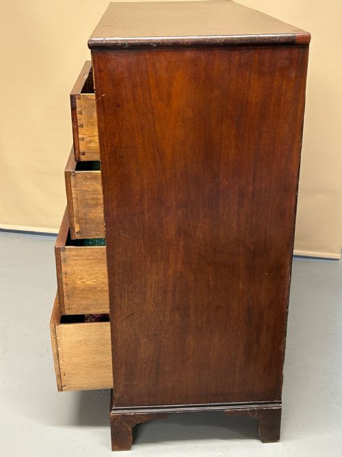 LARGE GEORGIAN MAHOGANY CHEST OF DRAWERS - ADDITIONAL PHOTO 6