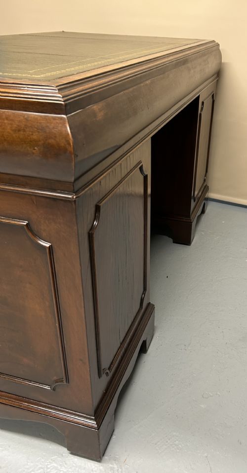 MAHOGANY PEDESTAL DESK - ADDITIONAL PHOTO 4