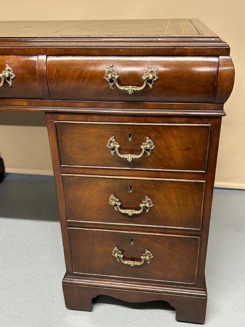 MAHOGANY PEDESTAL DESK - ADDITIONAL PHOTO 1