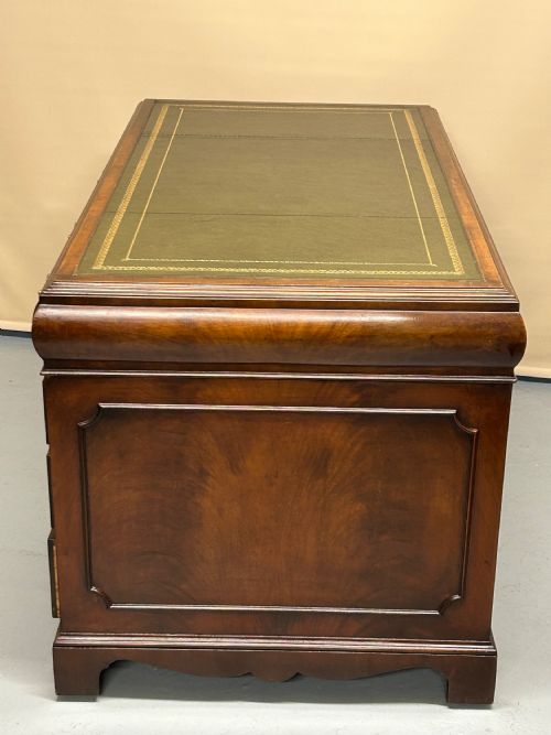 MAHOGANY PEDESTAL DESK - ADDITIONAL PHOTO 2