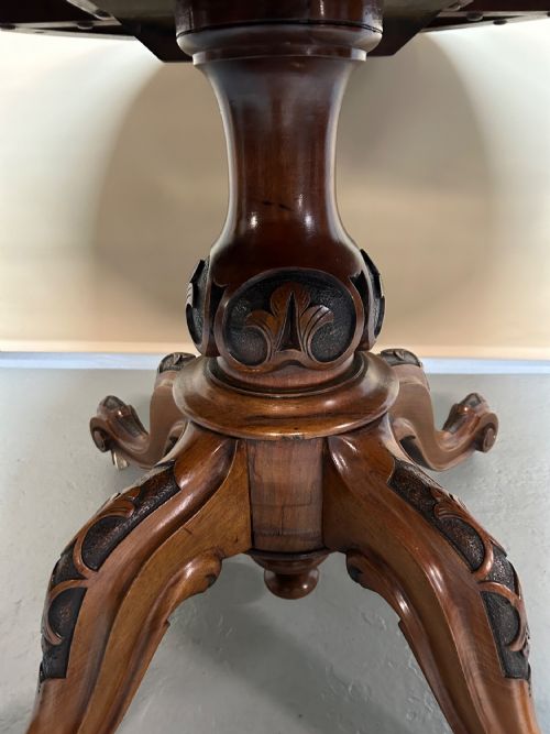 VICTORIAN BURR WALNUT LOO TABLE - ADDITIONAL PHOTO 4