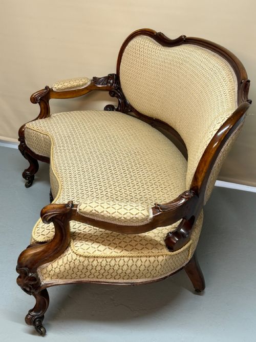 VICTORIAN 2 SEATER SETTEE - ADDITIONAL PHOTO 1