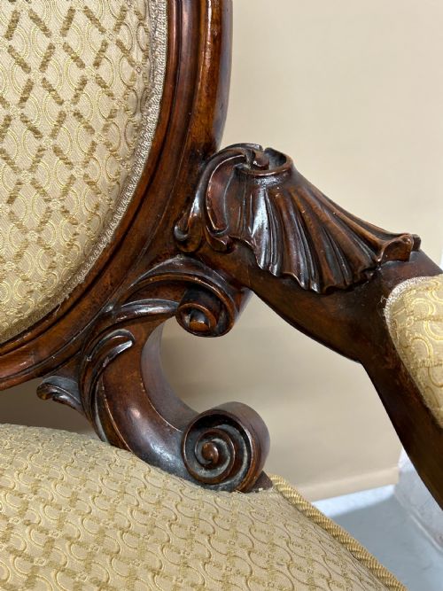 VICTORIAN 2 SEATER SETTEE - ADDITIONAL PHOTO 2