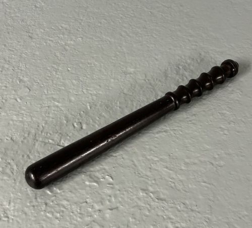 police truncheon - CATEGORY: ANTIQUE MISCELLANEOUS - DATED 1930