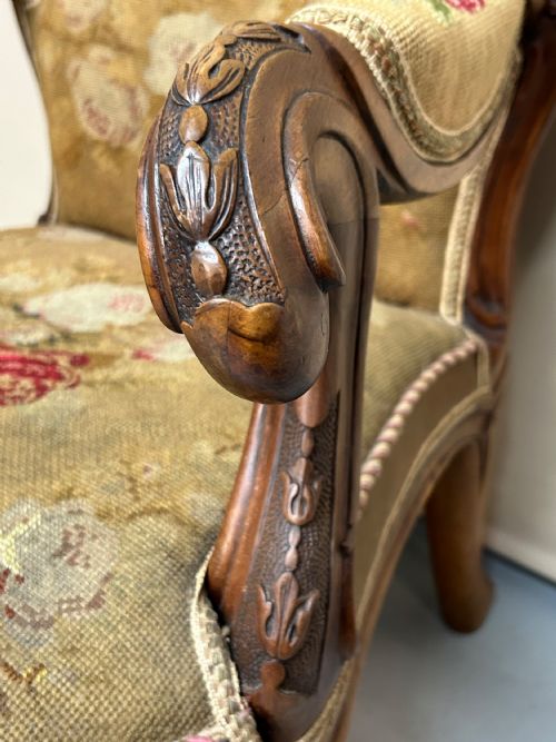 VICTORIAN WALNUT NURSING CHAIR - ADDITIONAL PHOTO 5