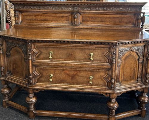 waring and gillow of lancaster oak sideboard - CATEGORY: ANTIQUE SIDEBOARDS - DATED 1910
