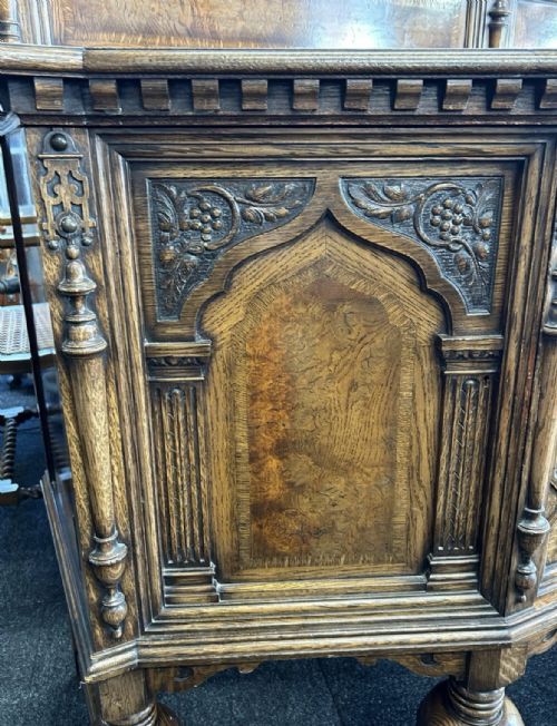 WARING AND GILLOW OF LANCASTER OAK SIDEBOARD - ADDITIONAL PHOTO 3