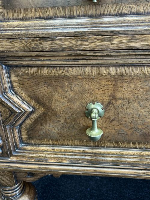 WARING AND GILLOW OF LANCASTER OAK SIDEBOARD - ADDITIONAL PHOTO 4