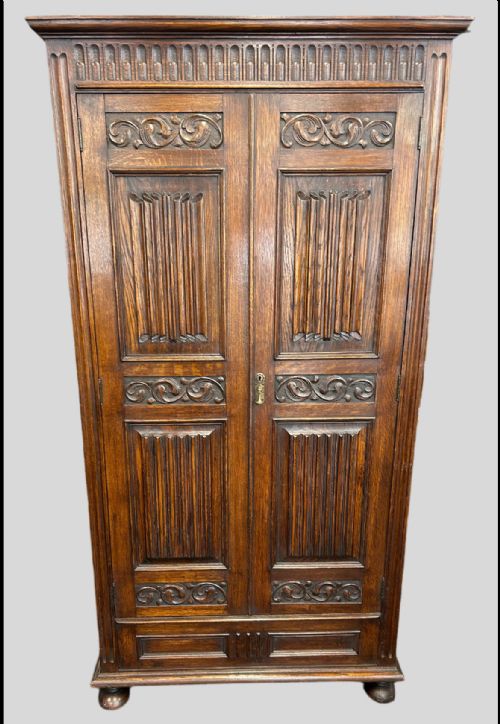 maple and co oak hall robe - CATEGORY: ANTIQUE WARDROBES - DATED 1920
