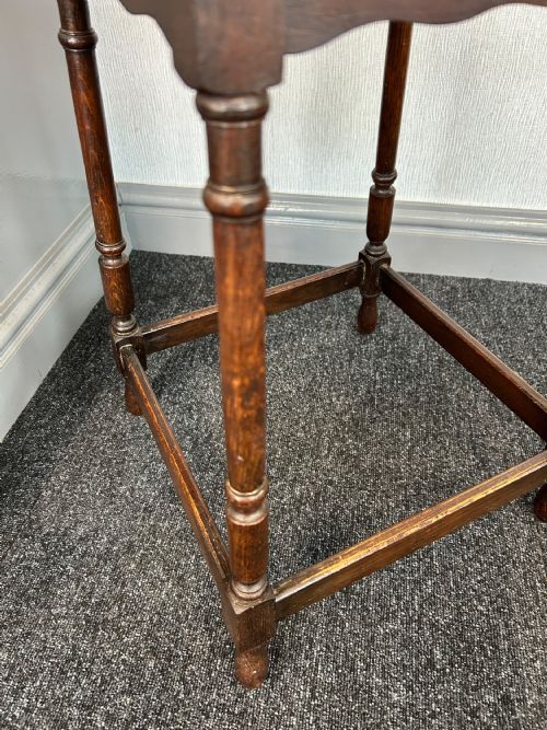 WARING AND GILLOW PETIT OAK SIDE TABLE - ADDITIONAL PHOTO 1