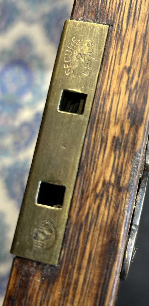 19TH CENTURY OAK MULE CHEST - ADDITIONAL PHOTO 10