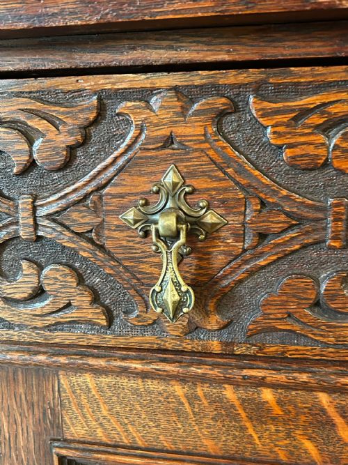 OAK CARVED COURT CUPBOARD - ADDITIONAL PHOTO 4