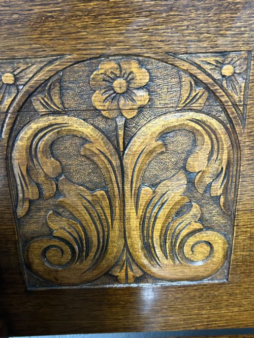 SMALL CARVED OAK MONKS BENCH - ADDITIONAL PHOTO 4