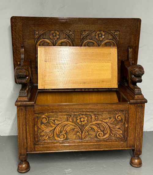 SMALL CARVED OAK MONKS BENCH - ADDITIONAL PHOTO 6