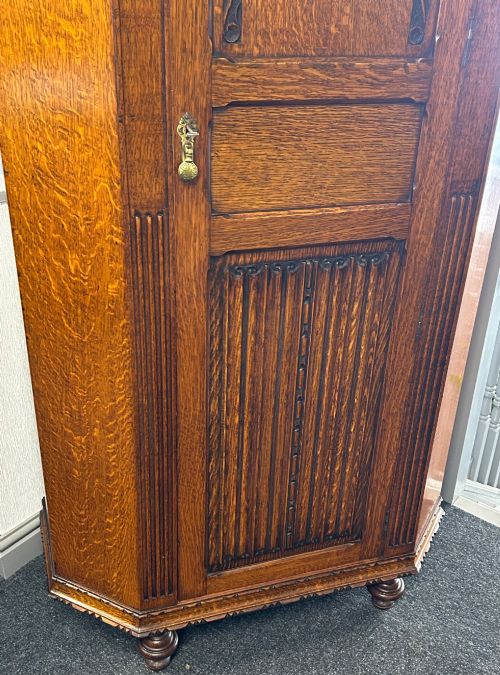 SOLID OAK 1920S HALL ROBE WITH LINEN FOLD DOOR - ADDITIONAL PHOTO 2