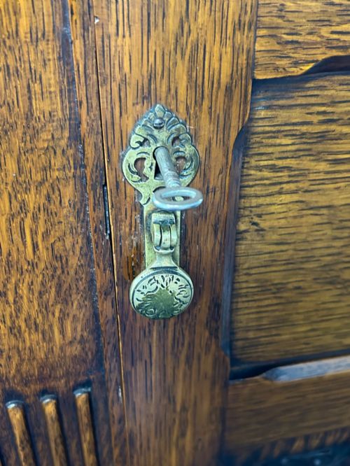 SOLID OAK 1920S HALL ROBE WITH LINEN FOLD DOOR - ADDITIONAL PHOTO 4