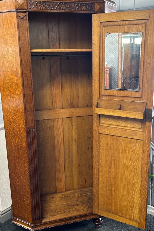 SOLID OAK 1920S HALL ROBE WITH LINEN FOLD DOOR - ADDITIONAL PHOTO 5
