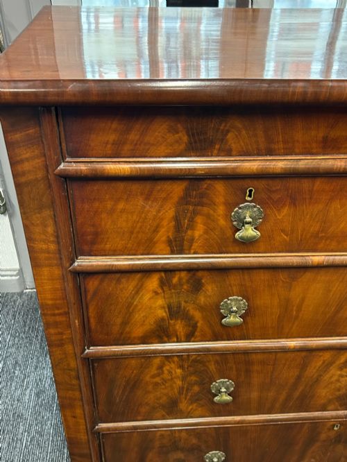 VICTORIAN FLAMED MAHOGANY CHEST OF DRAWERS - ADDITIONAL PHOTO 1