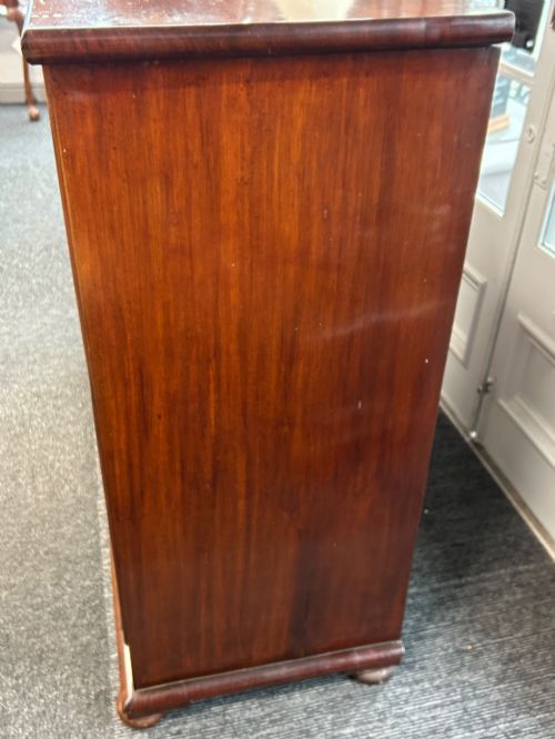 VICTORIAN FLAMED MAHOGANY CHEST OF DRAWERS - ADDITIONAL PHOTO 7
