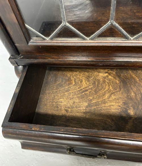 PAIR OF OAK GLOBE WERNICKE BARRISTERS BOOKCASES WITH LEADED DOORS - ADDITIONAL PHOTO 9