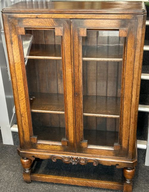OAK 2 DOOR GLAZED CABINET