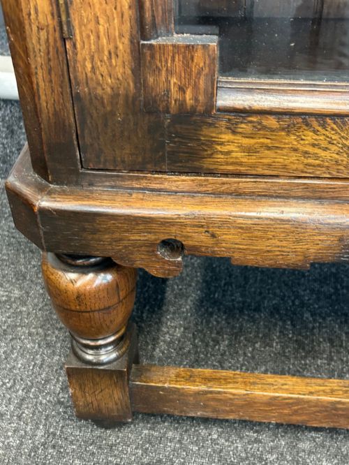 OAK 2 DOOR GLAZED CABINET - ADDITIONAL PHOTO 2