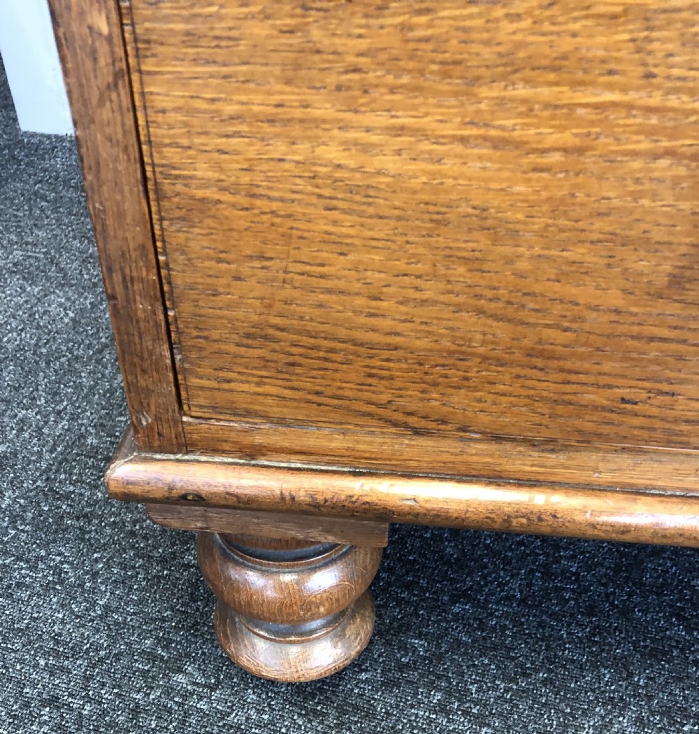 Victorian oak chest of drawers View IV