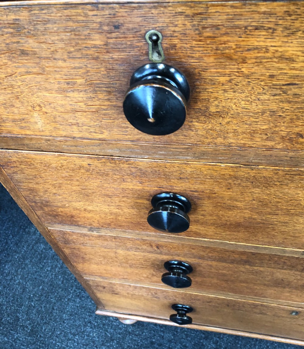 Victorian oak chest of drawers View V