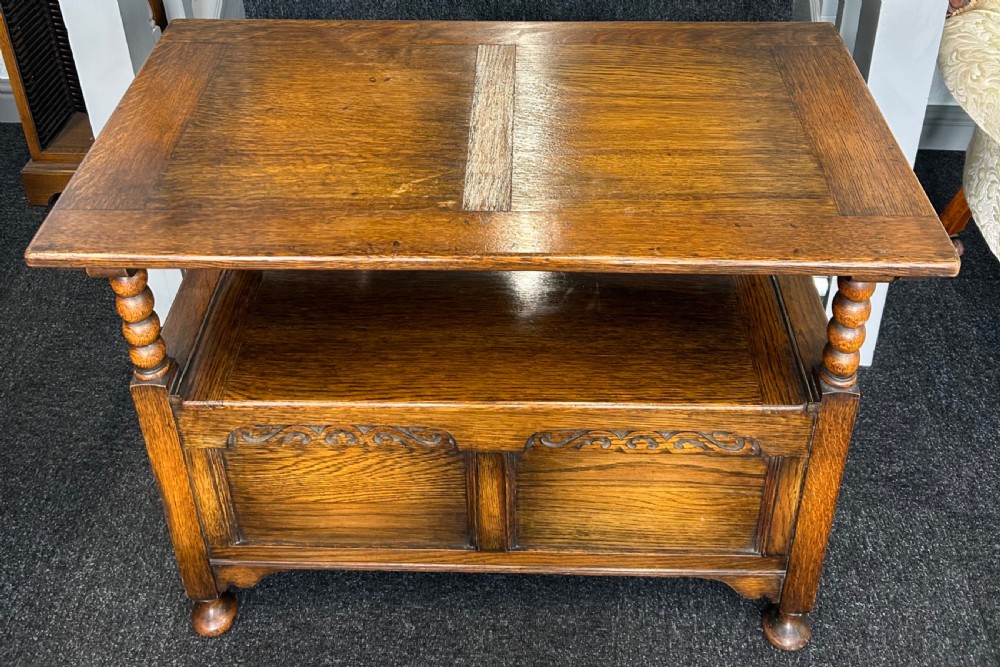 Oak monks bench View III