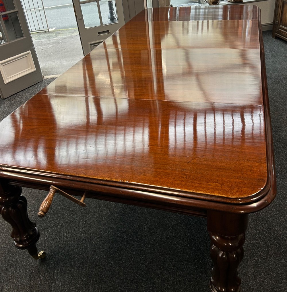 Victorian mahogany extending dining table