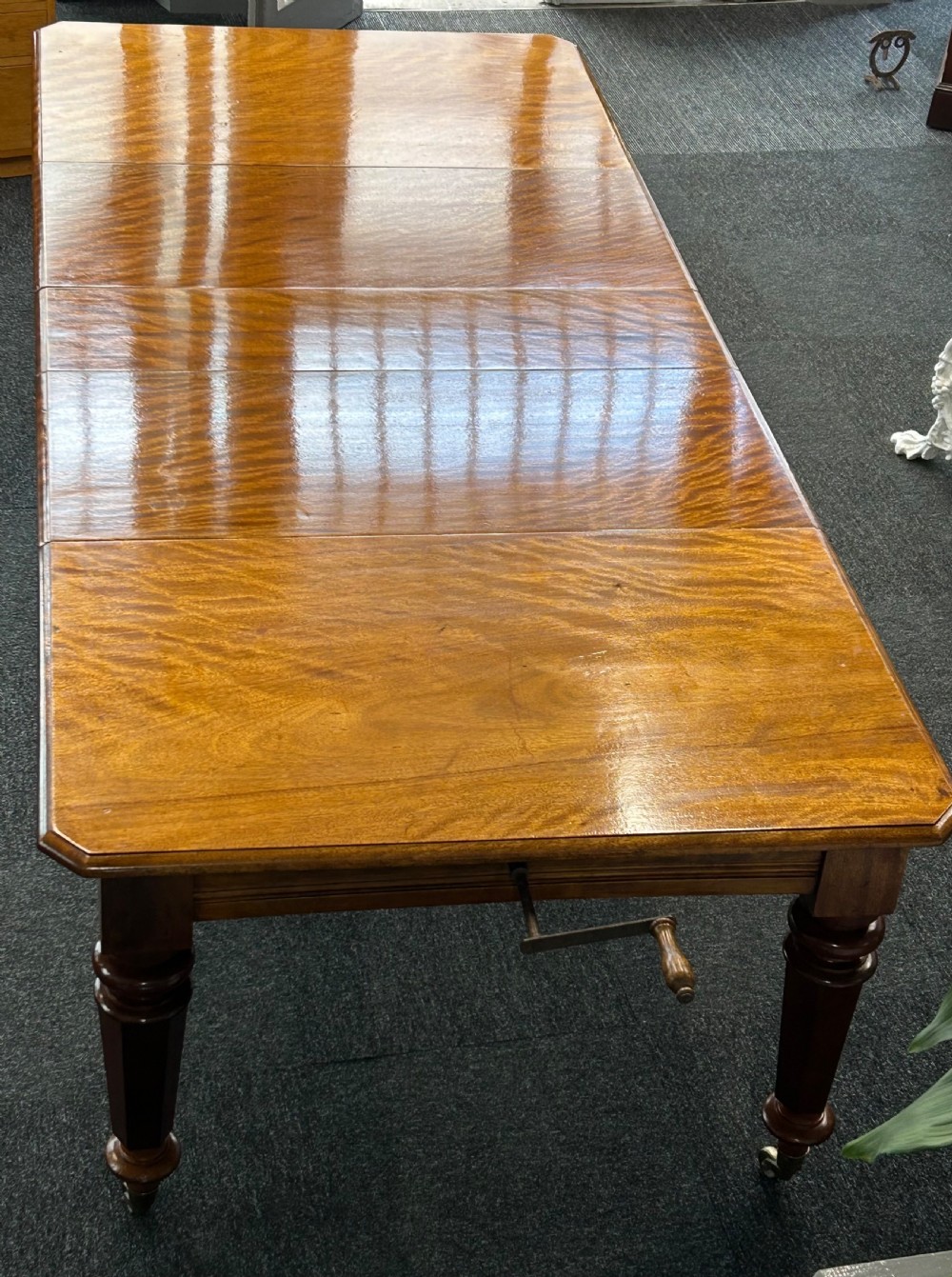 Victorian Wind Out Table View V