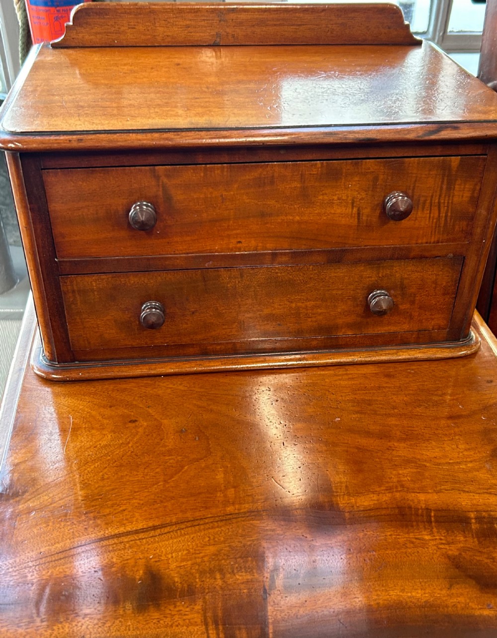 A Victorian mahogany dressing table featuring a full-length arched central mirror flanked by twin drawer pedestals with turned wooden knobs on a plinth base. View IV