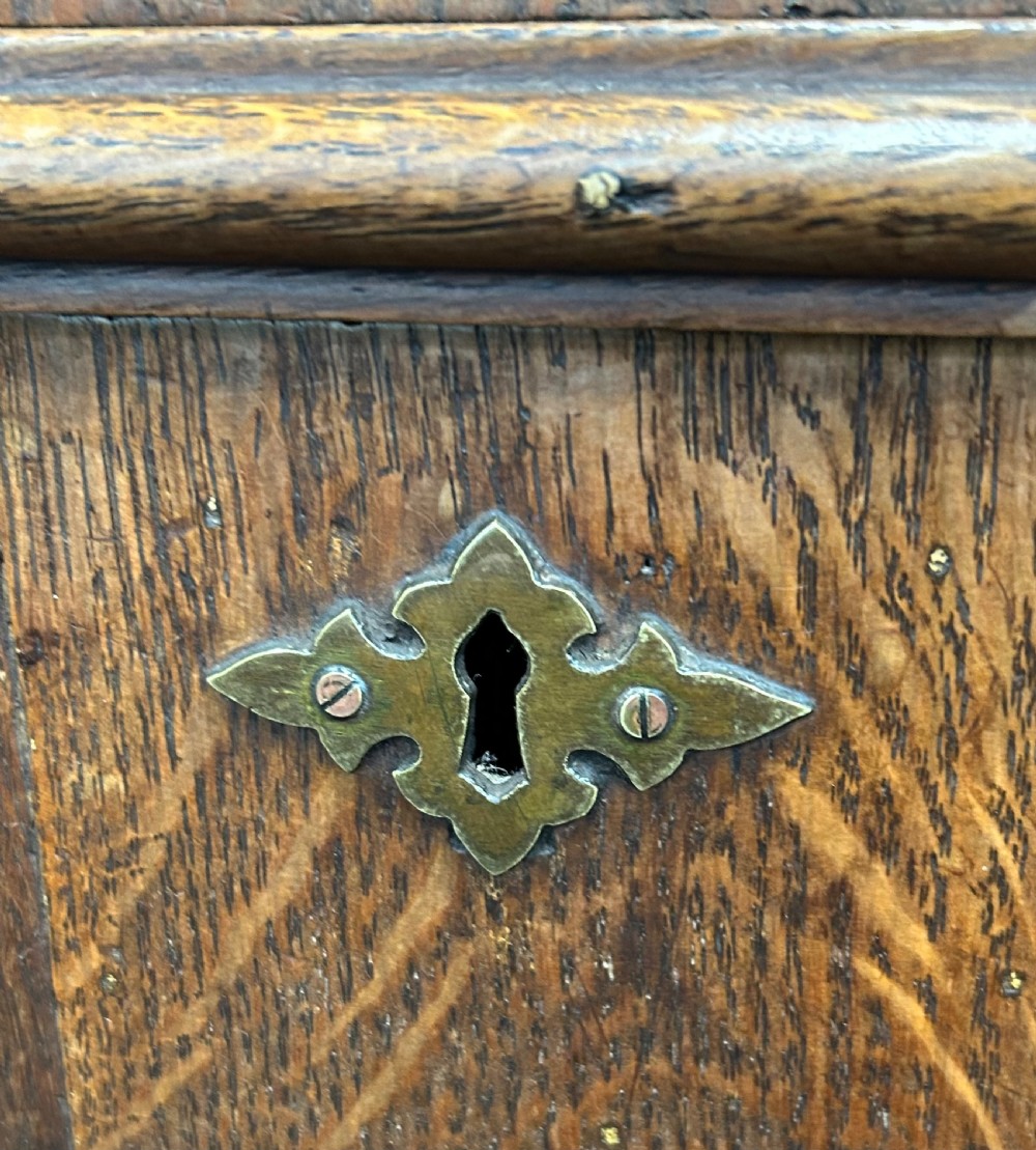 Jacobean oak 18th century chest of drawers  View VI