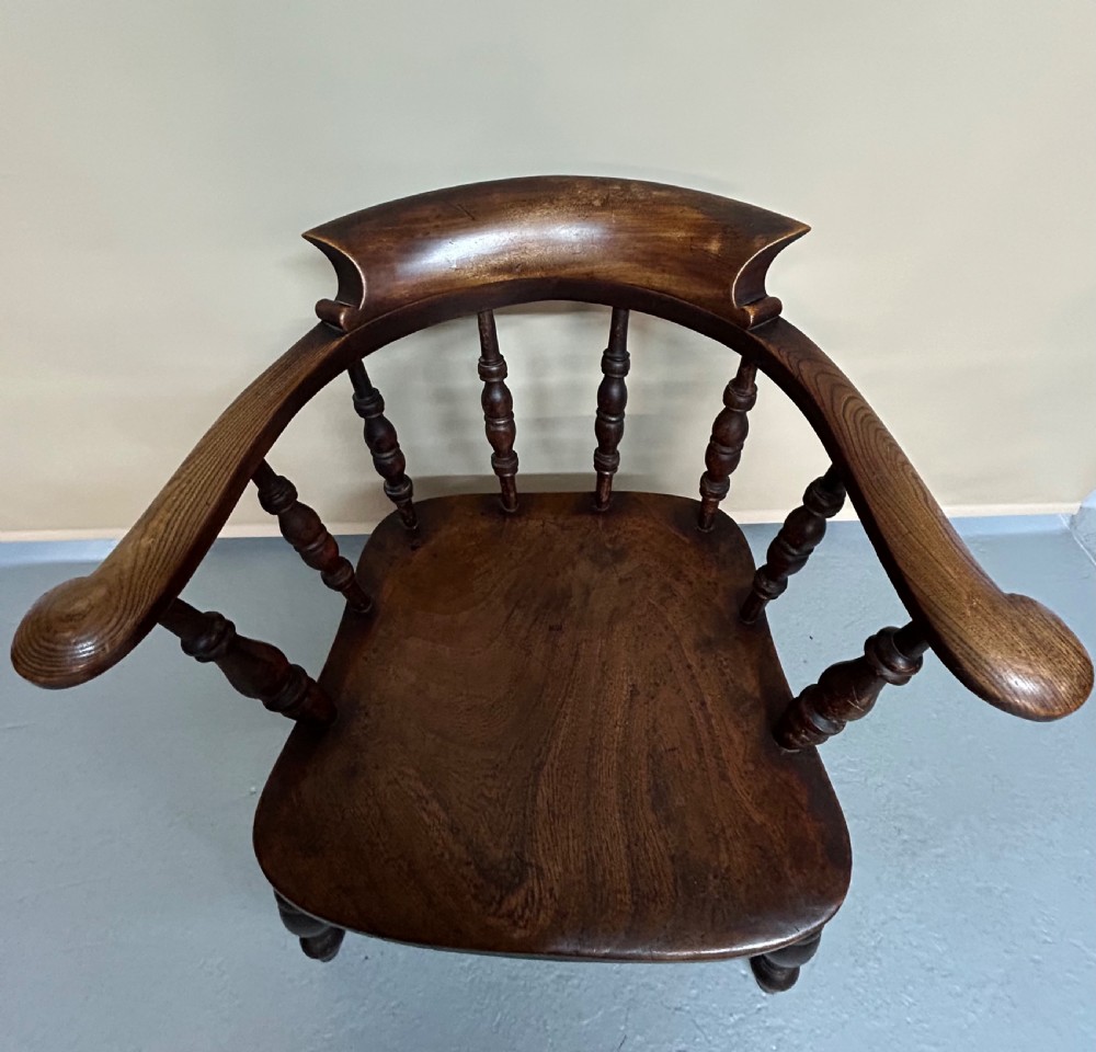 Smokers Bow Captain Chair View V