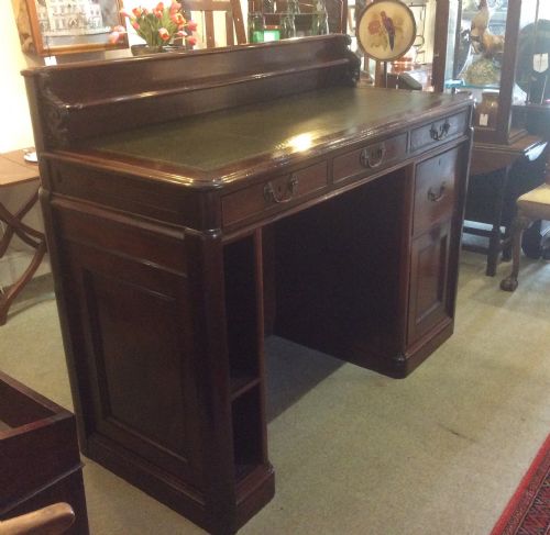 Magnificent Mahogany Bank Clerk's Desk Ideal for a Meet and Greet Hotel/restaurant Reception