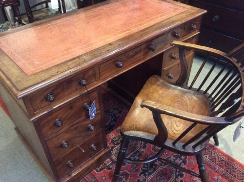 Victorian Mahogany Kneehole Desk