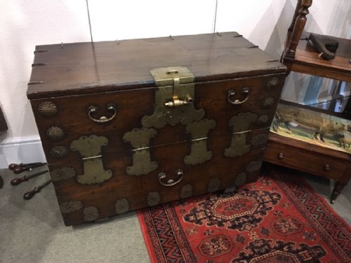 19th Century Korean (Chosun Dynasty) Bandaji Chest