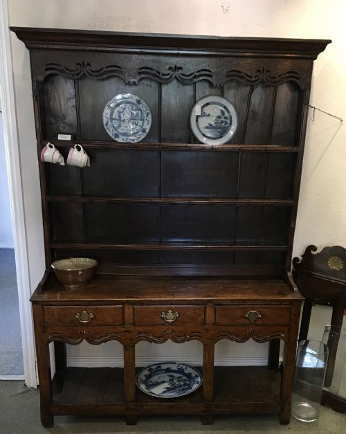 Late 18th Century Oak Pot Board Dresser of Small Proportions