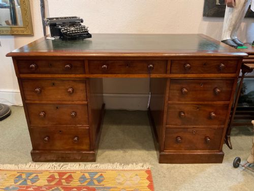 VICTORIAN MAHOGANY KNEEHOLE DESK - ADDITIONAL PHOTO 2