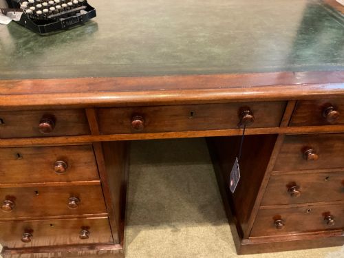 VICTORIAN MAHOGANY KNEEHOLE DESK - ADDITIONAL PHOTO 4