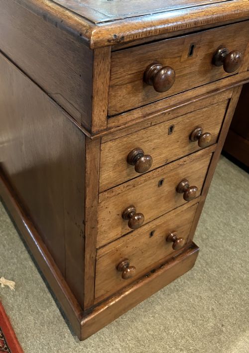VICTORIAN OAK PEDESTAL DESK - ADDITIONAL PHOTO 4