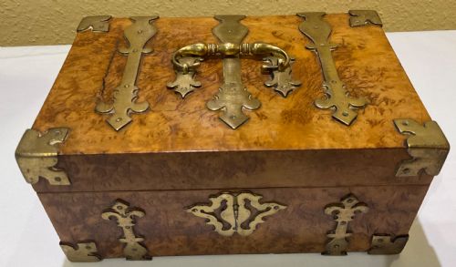 burr walnut jewel casket - CATEGORY: ANTIQUE BOXES - DATED VICTORIAN